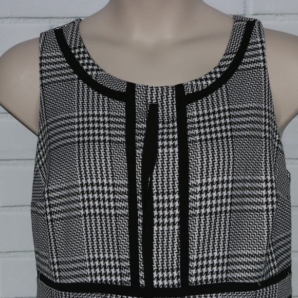 Elegant Black and White Midi Dress - Picture 2 of 8